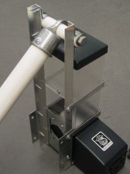 automatic pet feeder on swivel mount